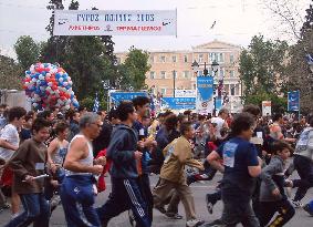 Athenians run as city readies for 2004 Olympics